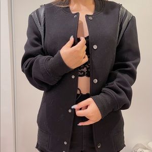 It can be applied to Female or male. My height is 5.3feet. 103lb